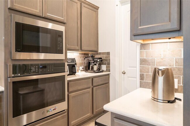 Building Photo - 96 Madrone Terrace Pl