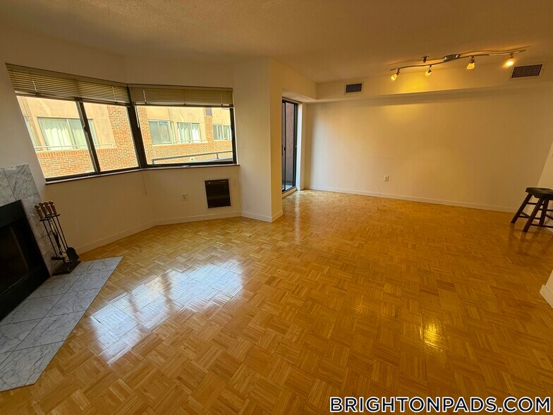 Building Photo - 147 Kelton St