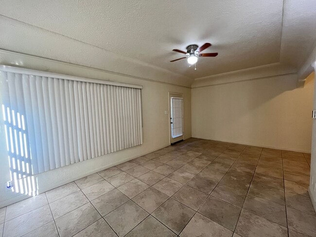 Building Photo - LARGE UPSTAIRS ONE BEDROOM ONE BATH! WITH ...