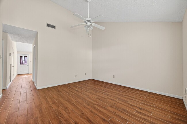Building Photo - 10913 Bexley Dr