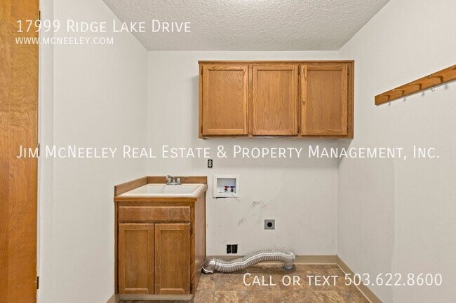 Building Photo - 17999 Ridge Lake Dr