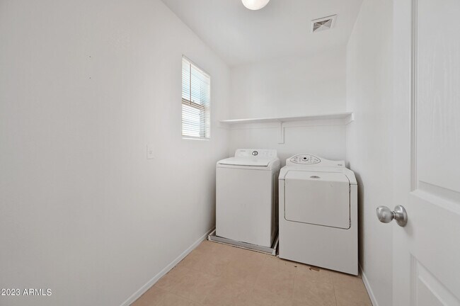 Building Photo - 21941 Creosote Ct