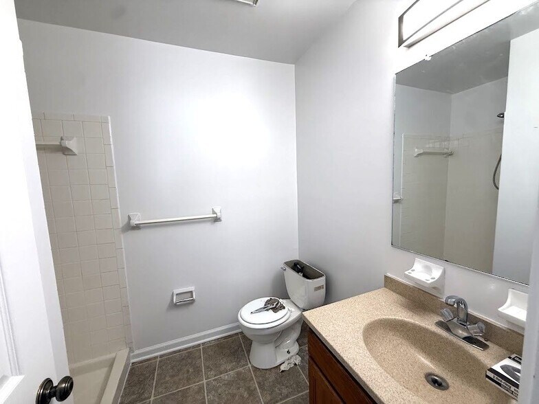 Building Photo - 691 Biltmore Dr