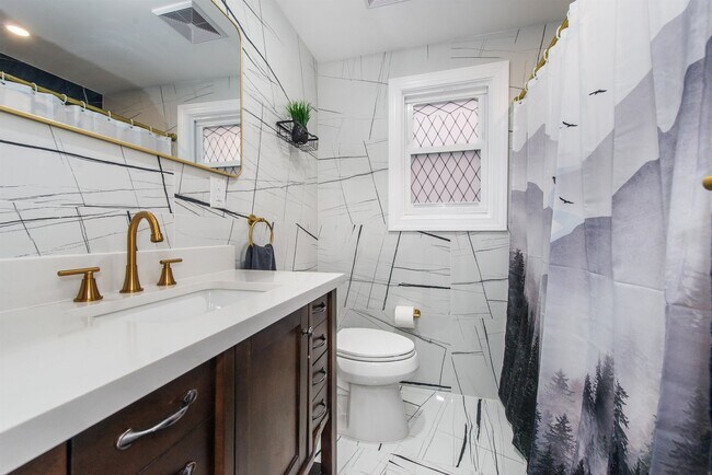 Building Photo - 19 W 27th St