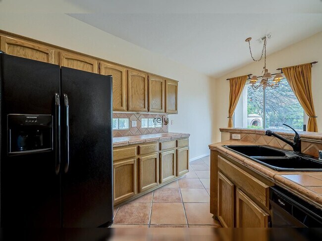 Building Photo - 4605 N Clear Creek Dr