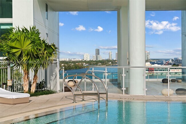 Building Photo - 900 Biscayne Blvd