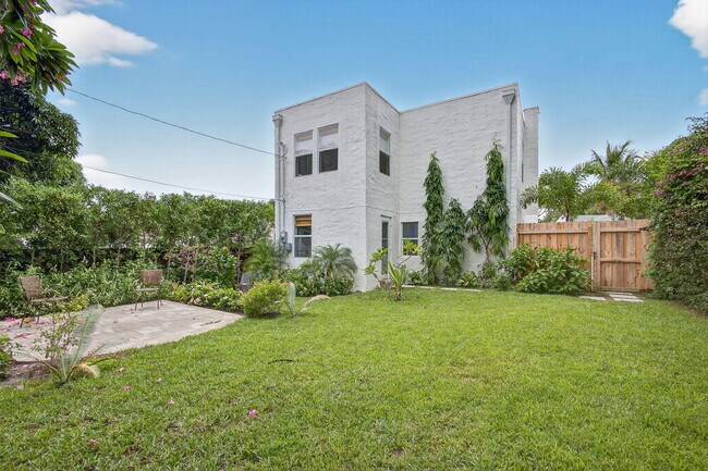 Building Photo - 825 34th St