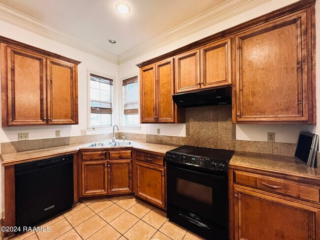 Building Photo - 125 Oakbend Dr