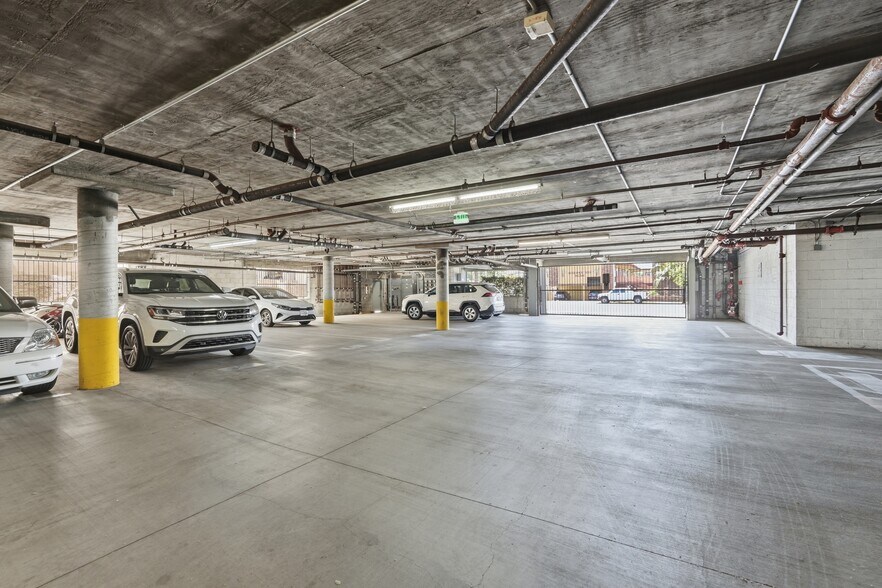 Building Photo - 13941 Sherman Way