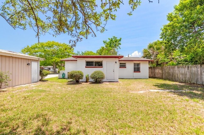 Building Photo - 2/1 plus bonus room in Holly Hill