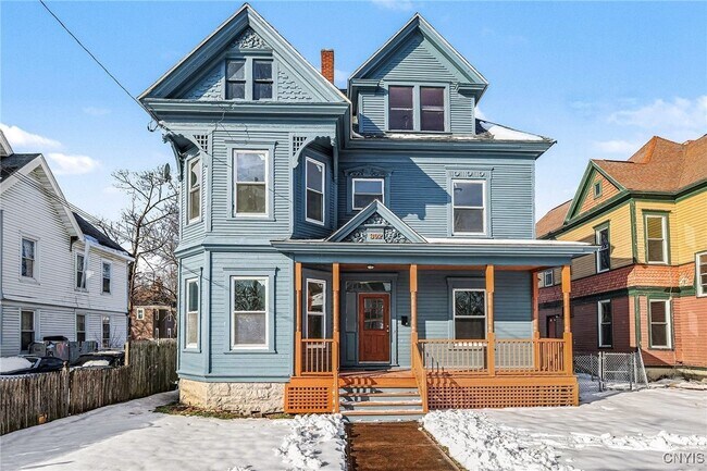 Building Photo - 302 Kellogg St