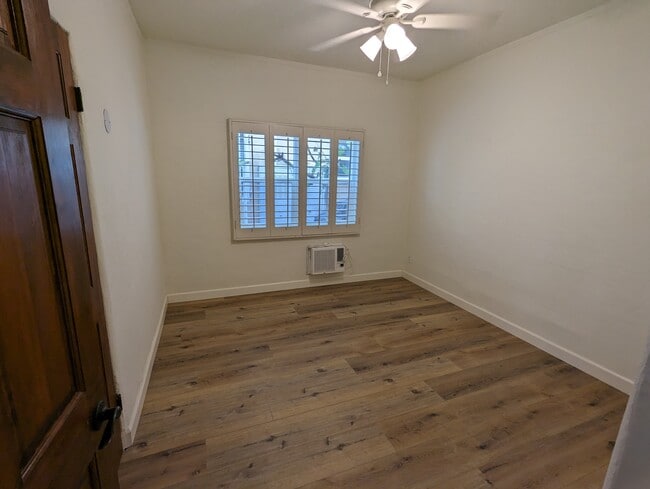 Building Photo - 452 S Oakhurst Dr