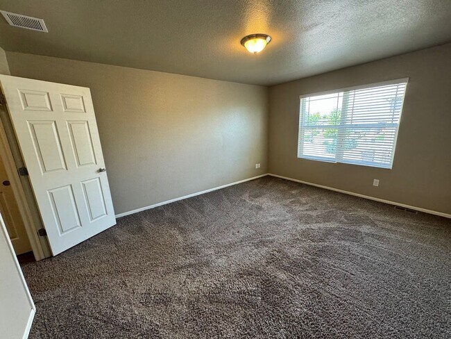 Building Photo - ***$500 Off 1st Months Rent*** Stunning 4BD/3BA Home in North Longmont - Available NOW!