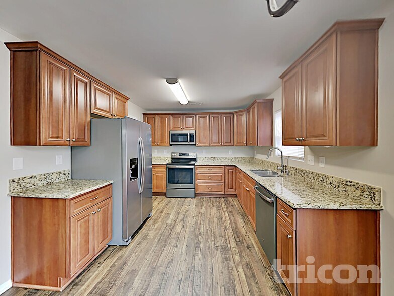 Building Photo - 4003 Larkhaven Village Dr