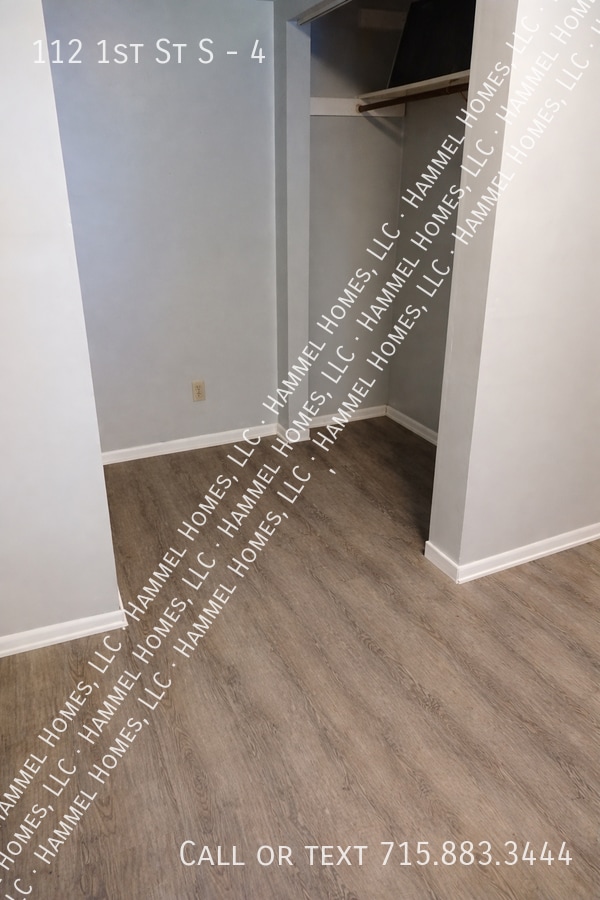 Building Photo - 112 1st St S