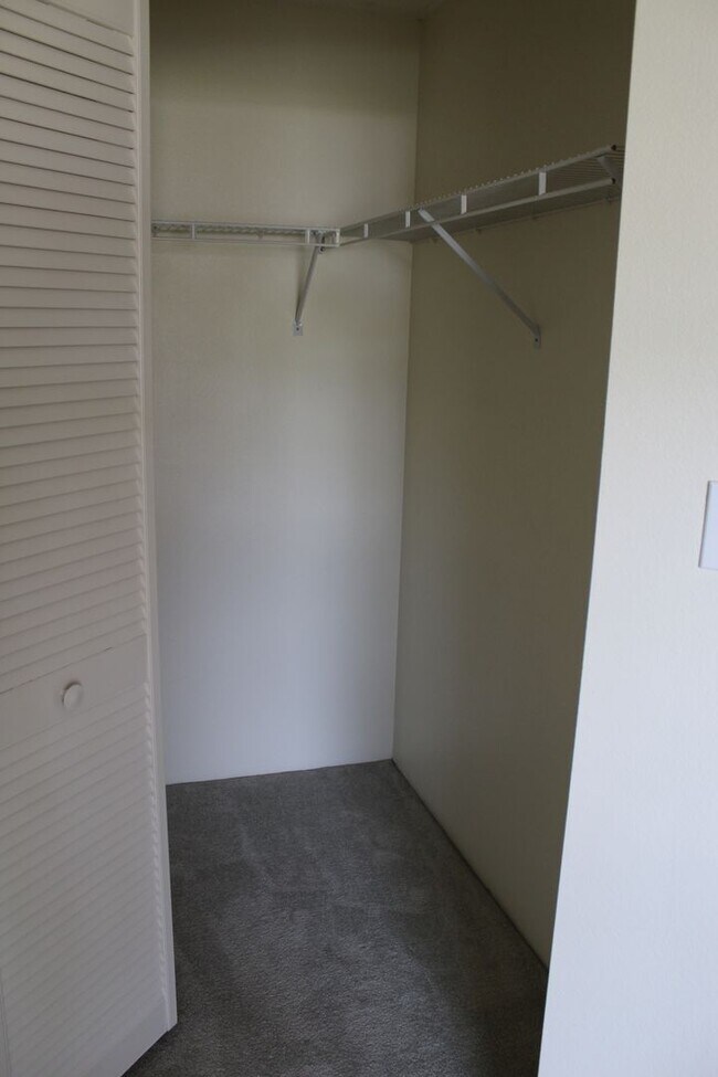 Building Photo - Up Coming - 2 bedroom/2 bath Condo!