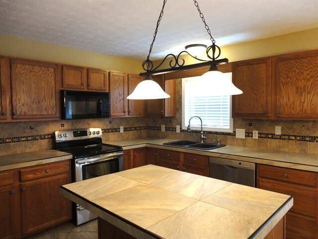 Building Photo - 1472 Blake Ct