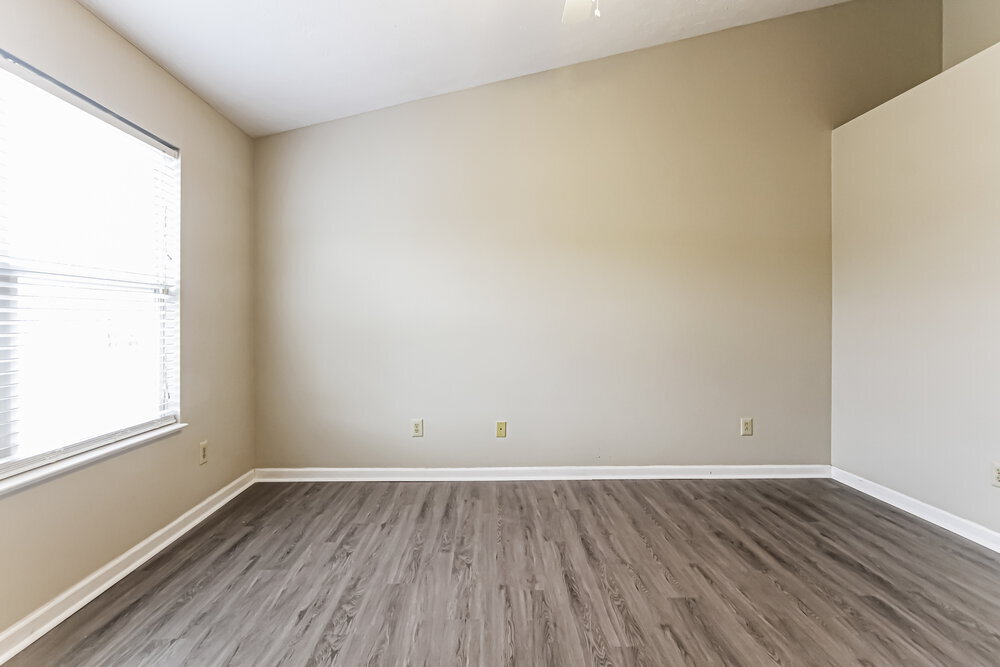 Building Photo - 5384 Lakeside Manor Dr
