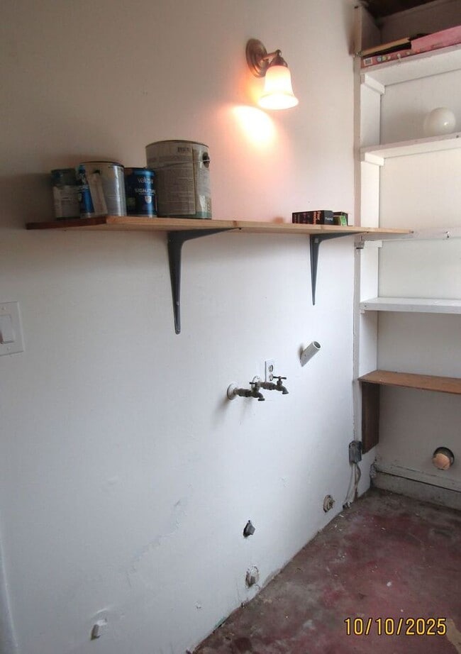 Building Photo - Charming 2 Bed 2 Bath Duplex in Rural Seba...