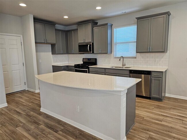 Building Photo - 128 Munk Ln