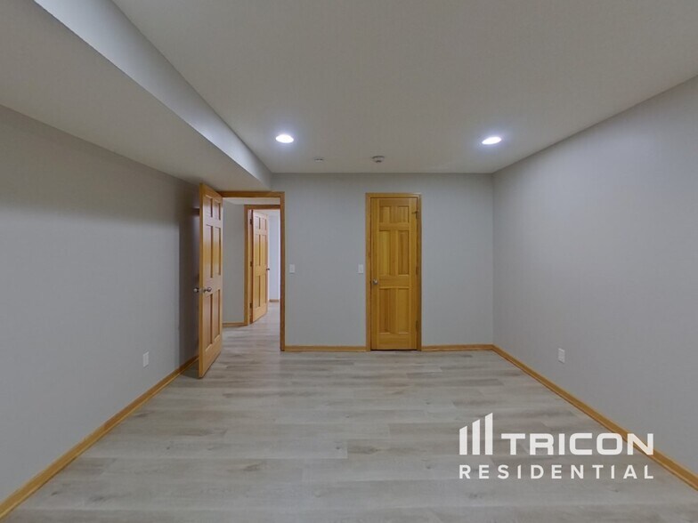 Building Photo - 209 Greenbriar Ln