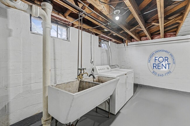 Building Photo - 1401 N Ballenger Hwy