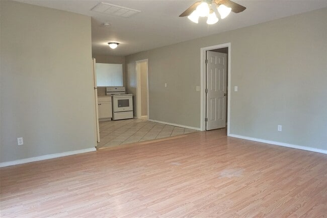 Building Photo - 1945 Sheffield Rd