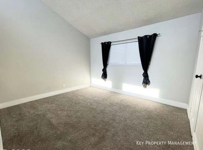 Building Photo - 5187 Garden Ln