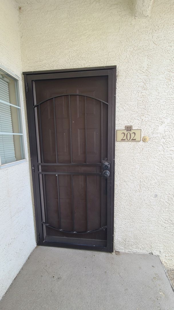 Building Photo - Upstairs 3 Bedroom condo
