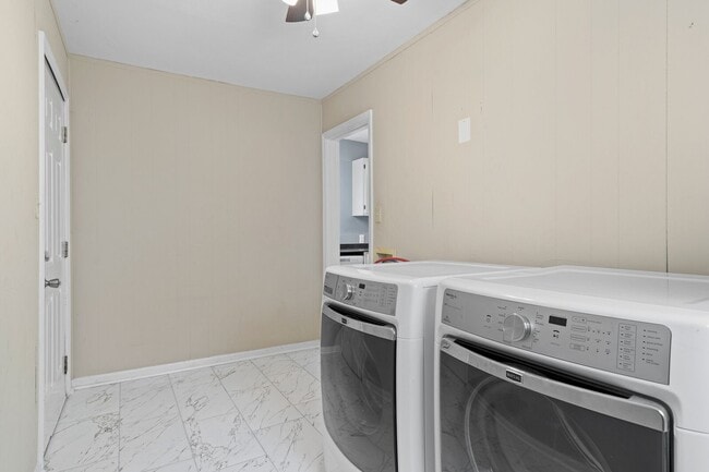 Building Photo - 503 Woodfin Rd