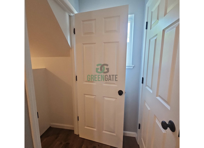Building Photo - Gorgeous 1 Bedroom, 1 Bathroom Home Availa...