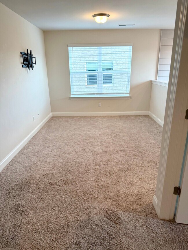Building Photo - 416 Deveron Dr