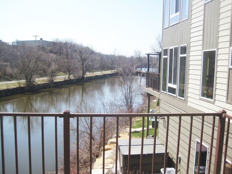 Primary Photo - 1155 E Banta Ct