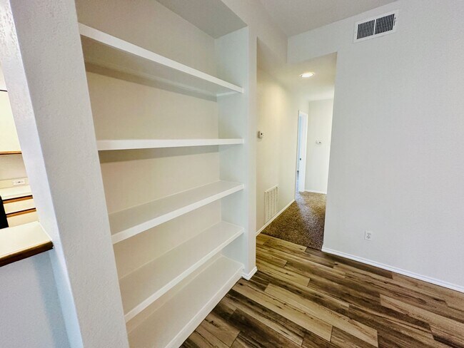 Building Photo - Charming 2 Bed 2 Bath Condo with Nature Vi...