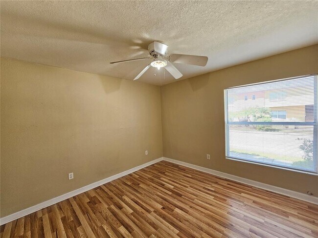 Building Photo - 1365 Drew St