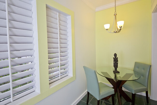 Building Photo - Furnished Studio in Old Town