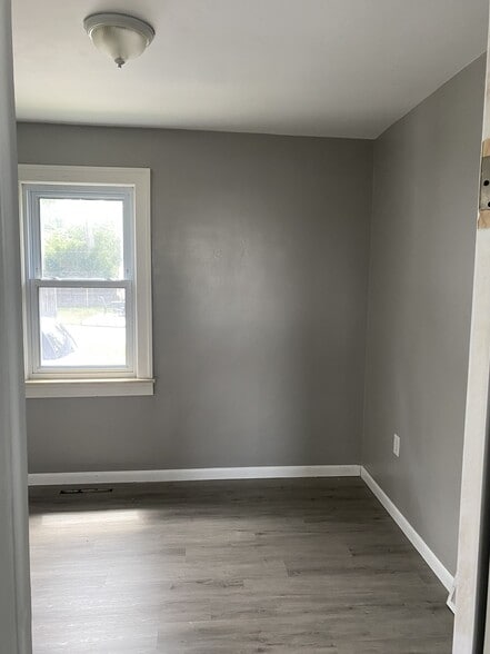 Bedroom - Main Floor 2 - 1831 Short Ave