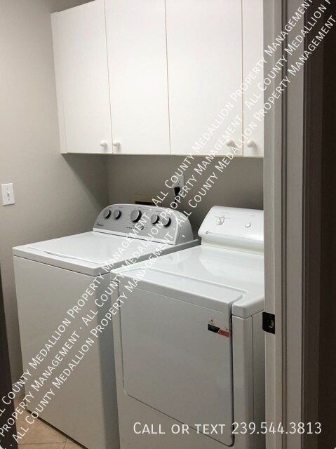 Building Photo - 8223 Breton Cir
