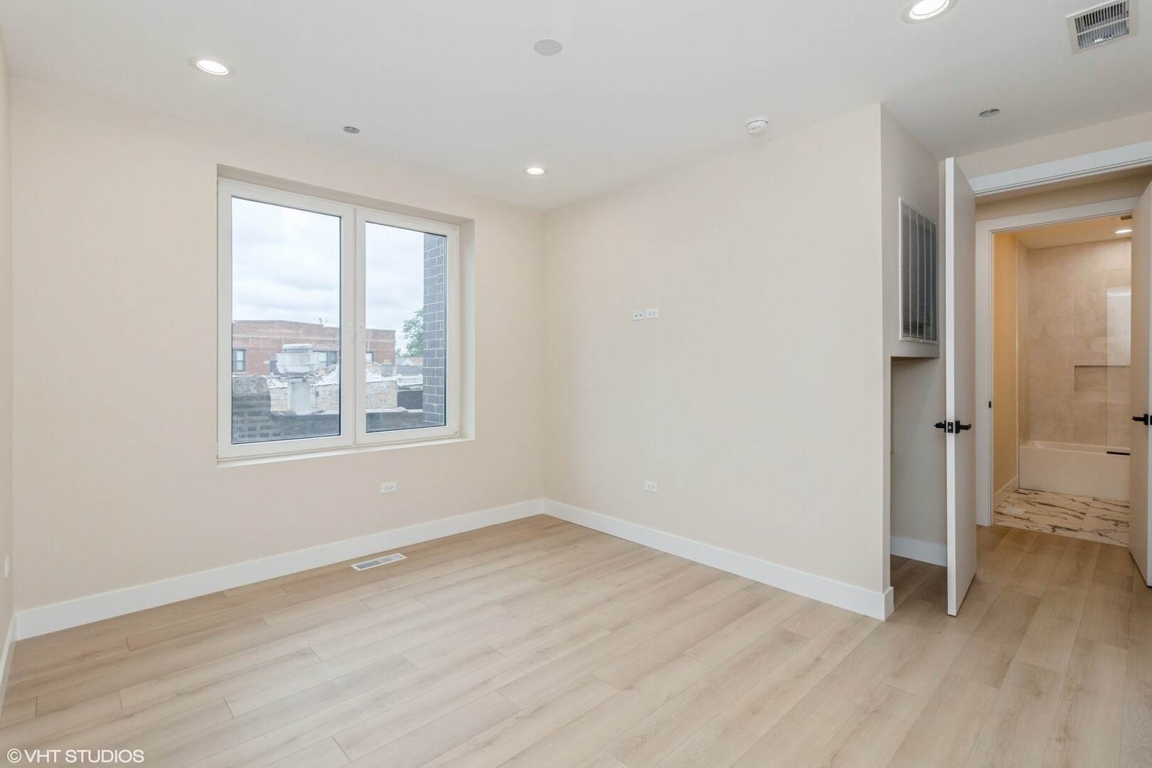 Building Photo - 3045 W Irving Park Rd