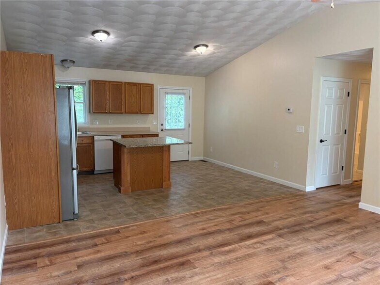 Building Photo - 521 Tenth Avenue
