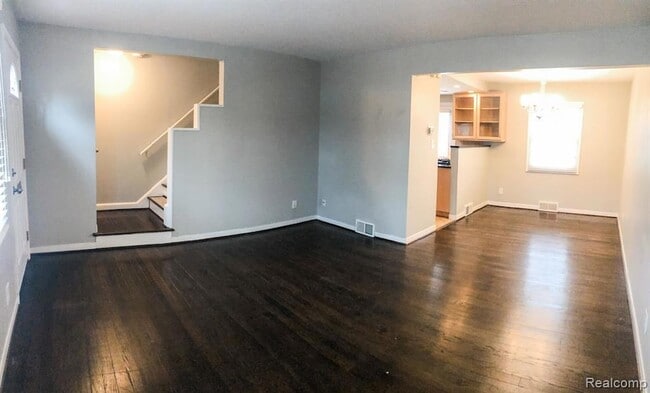 Building Photo - 721 N Eton St