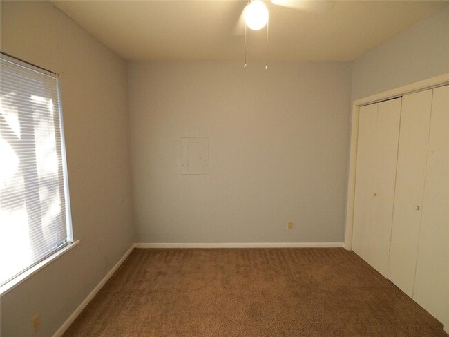 Building Photo - 4508 Bennett Ave