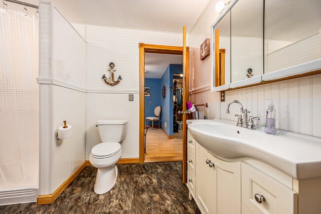Building Photo - Year Round Rental Available on Wall Lake