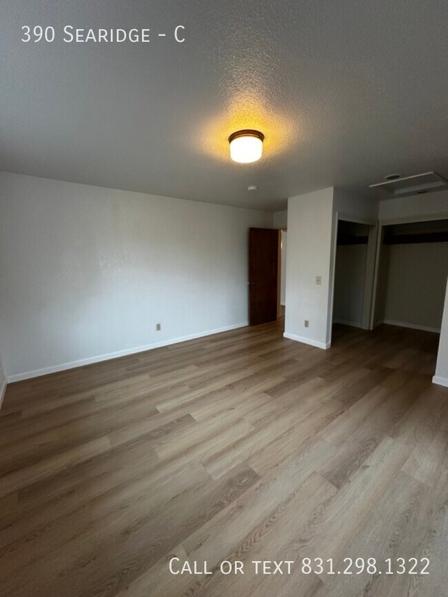 Building Photo - 390 Searidge-C