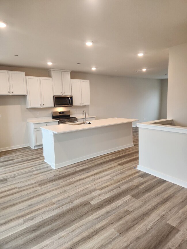 Building Photo - 693 Olivia St