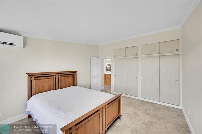 Building Photo - 1041 Hillsboro Mile