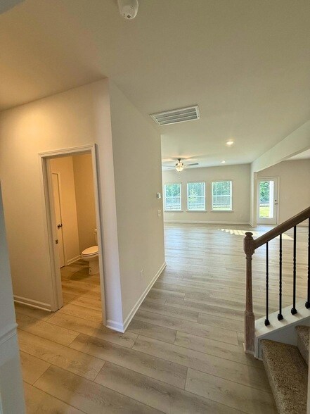 Building Photo - 11053 Valmont Ln