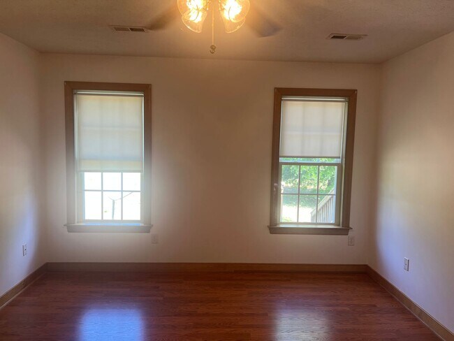 Building Photo - Rancher on 6.79 Acre Lot