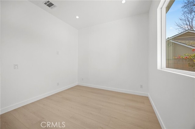 Building Photo - 6948 Amestoy Ave