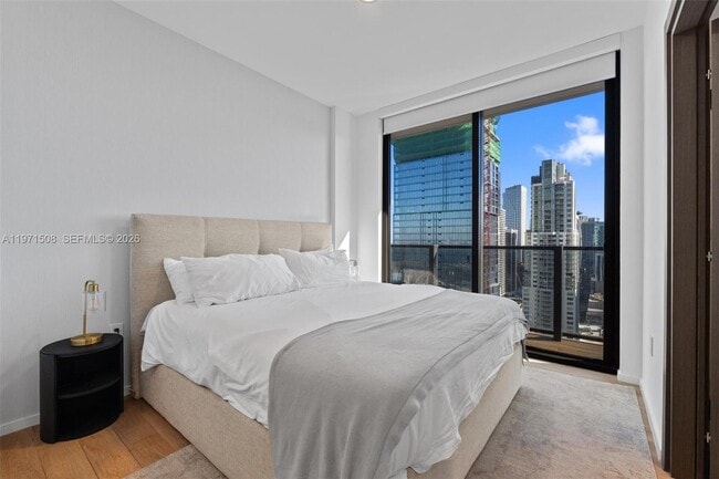 Building Photo - 398 NE 5th St